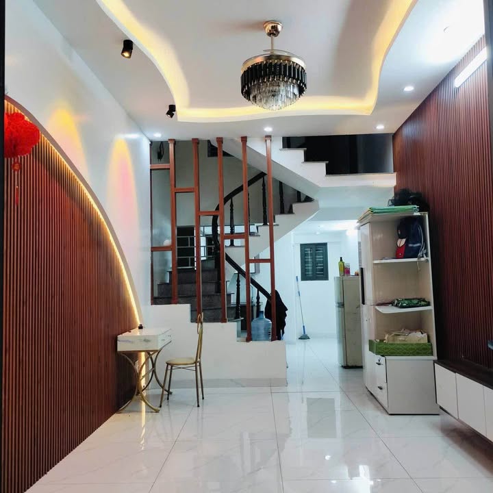 Nhà riêng Miếu Hai Xã, Dư Hàng Kênh 35m² giá 2.58 tỷ - Vị trí đẹp, công năng tối ưu!