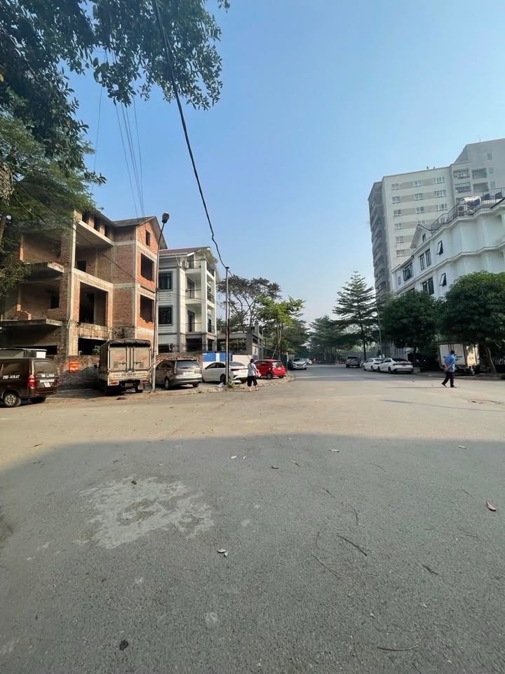 Biệt thự vườn 126 Hồ Tùng Mậu 333m² giá thỏa thuận - Thiết kế đẳng cấp, vị trí đắc địa!