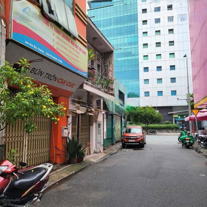 Cho thuê mặt tiền kinh doanh Đặng Thai Mai, Phú Nhuận 31.5m² - Vị trí đắc địa, giá hợp lý!