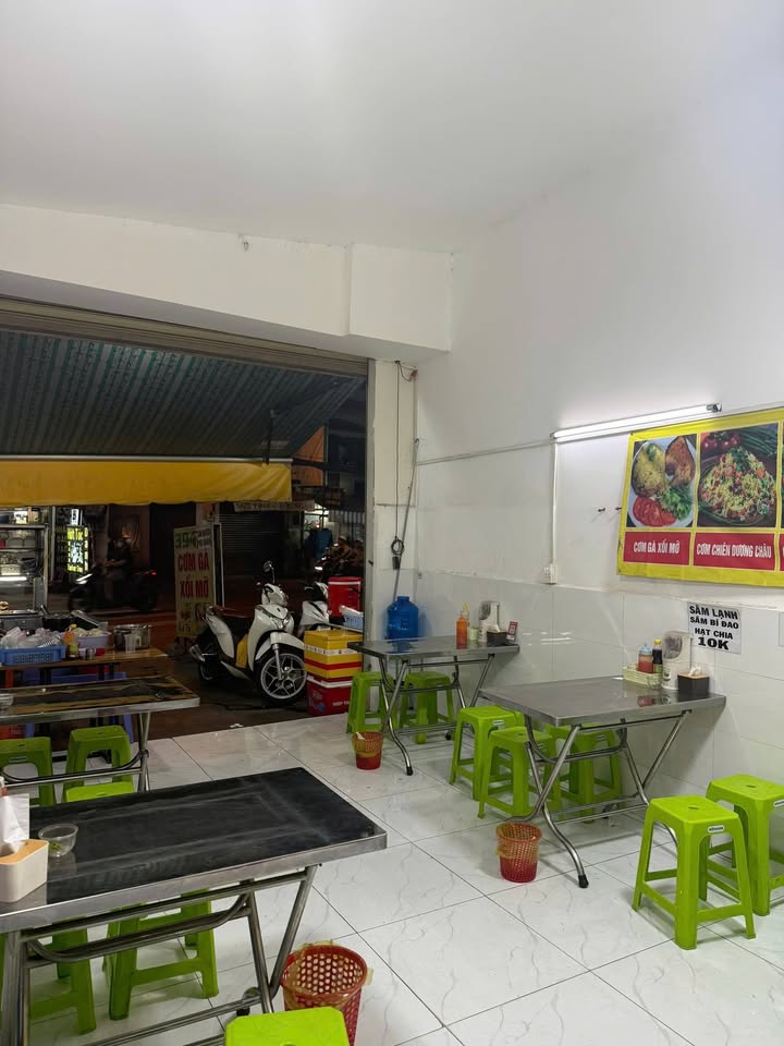 Quán cơm gà xối mỡ tại phường Sơn Kỳ, quận Tân Phú – Sang nhượng 73 triệu, khách ổn định!