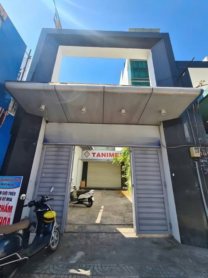 Mặt bằng cho thuê đường Cách Mạng Tháng 8, Tân Bình 200m² - Điểm kinh doanh đắc địa!
