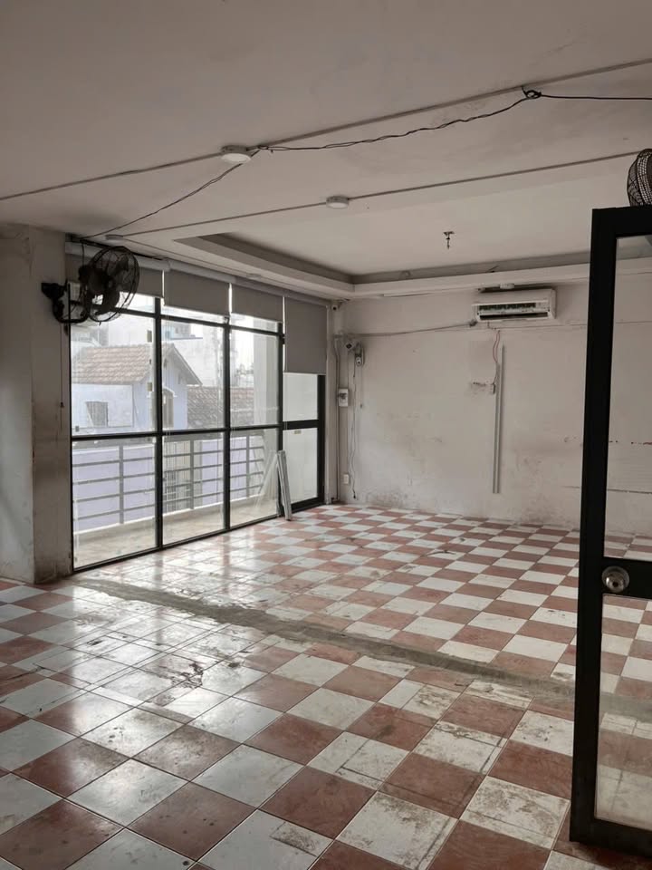 Văn phòng cho thuê 170m² tại Nguyễn Thượng Hiền, Phú Nhuận - Trang bị đầy đủ, giá chỉ 20 triệu/tháng!