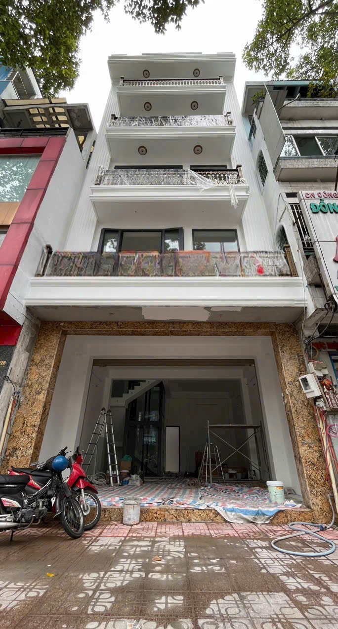 Nhà mặt tiền đường 3/2, Quận 11, Diện tích 75m² - Thang máy hiện đại, chính chủ cho thuê!