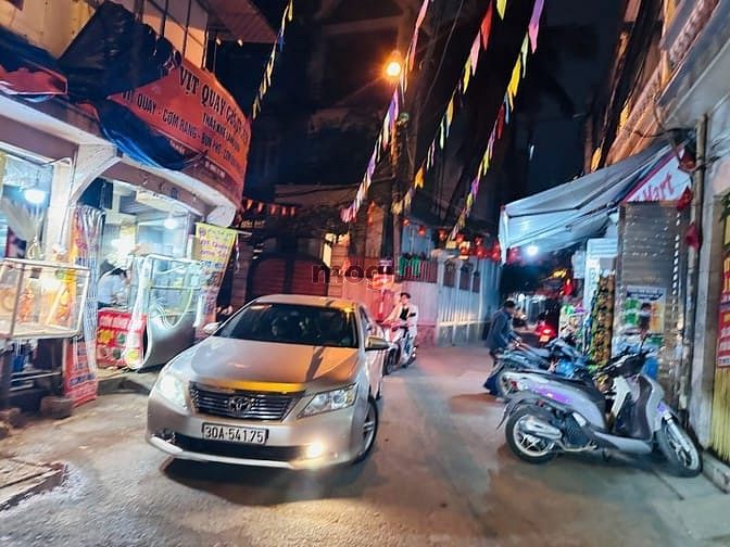 Nhà phố Cầu Giấy 141m² giá 39.3 tỷ - Đầu tư văn phòng sinh lời ngay!