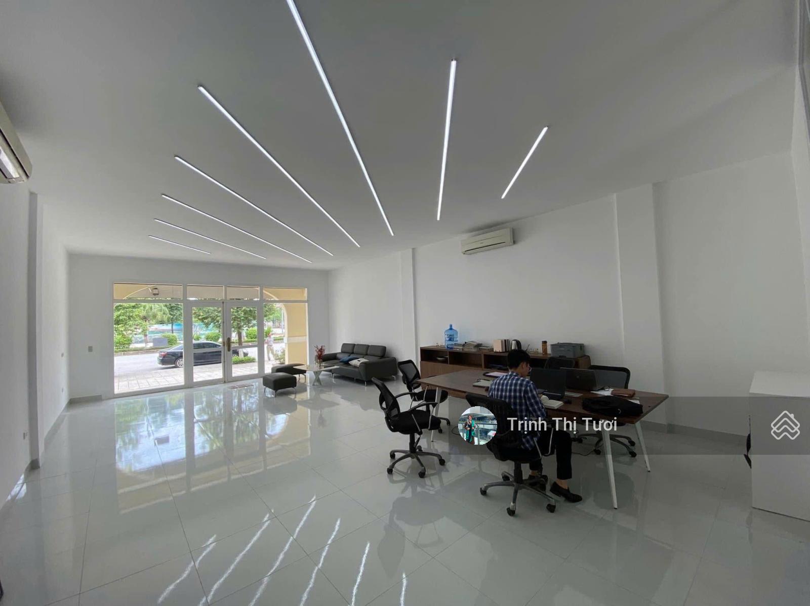 Cho thuê shophouse Nam An Khánh 188m² giá trên 20 triệu - Kinh doanh thuận lợi!