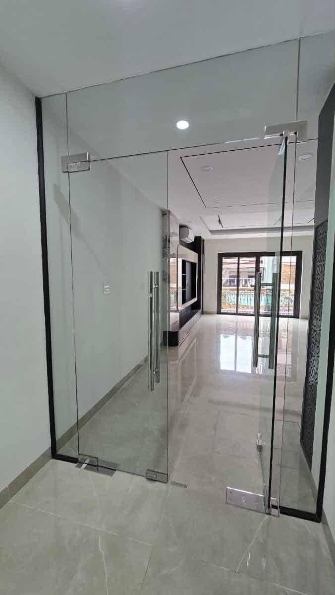 Nhà mặt phố Nguyễn Đức Cảnh 60m² giá 18.5 tỷ - Thang máy, gara ô tô hiếm có!