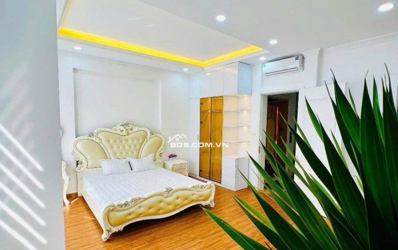 Nhà Đẹp Kinh Doanh Chùa Bộc 46m² giá 18.9 tỷ - Thang máy hiện đại, nội thất đầy đủ!