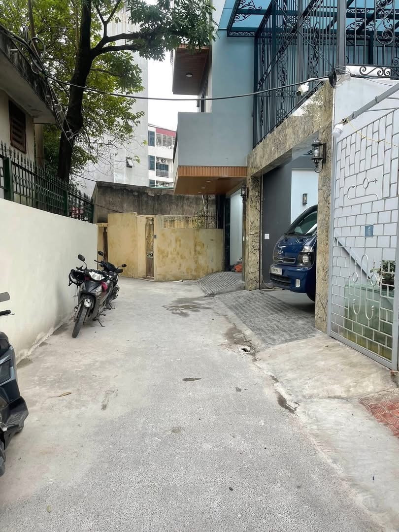 Nhà Xuân La, Tây Hồ 125m² giá 27.5 tỷ - Ô tô tải vào nhà, gần Hồ Tây lộng gió!