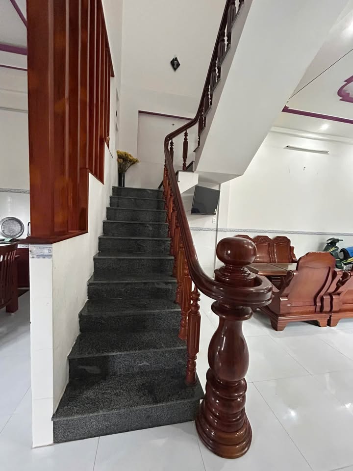 Nhà 2 tầng lô góc đường Bùi Xuân Phái, Phú Yên 227m² giá 3.6 tỷ - Thích hợp kinh doanh!