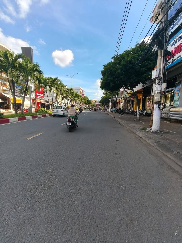 Nhà góc 2 mặt tiền Trần Phú, Bạc Liêu 89m² - Vị trí đẹp, kinh doanh sầm uất!