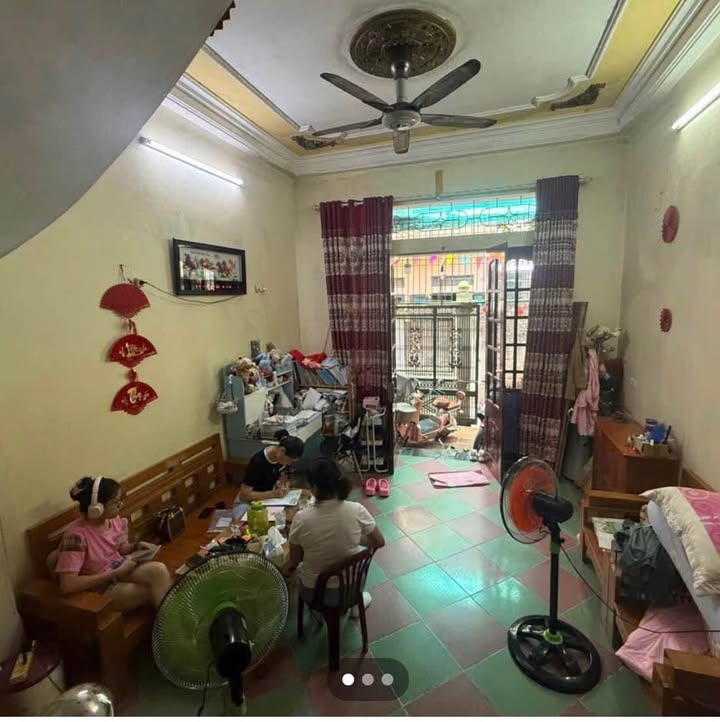 Nhà 2,5 tầng Đặng Tiến Đông, Hạc Thành 53m² giá 2 tỷ - Chính chủ bán gấp!