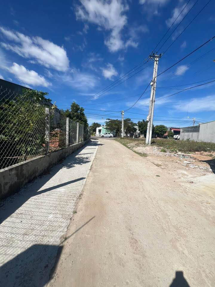 Nhà mới xây thôn Kon Rờ Bàng 1, xã Vinh Quang 120m² giá 1.8 tỷ - Thiết kế hiện đại, thoáng mát!