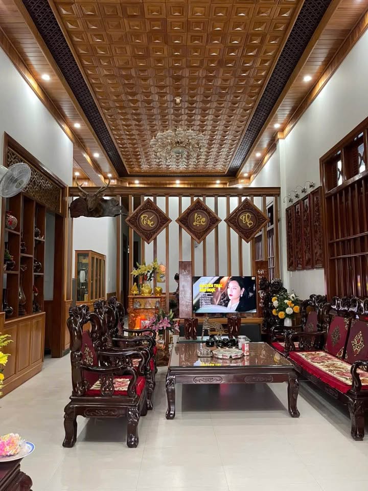 Nhà đường Nguyễn Văn Huyên, phường Duy Tân, 224m² giá 3 tỷ - Sẵn sàng vào ở ngay!