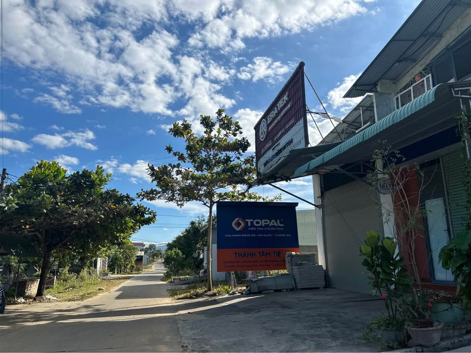 Đất mặt đường Thu Bồn Kon Tum 250m² giá 900 triệu - Vị trí đẹp, khu dân cư đông đúc!