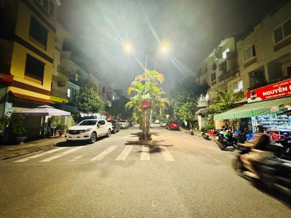 FrontHouse đường Hữu Hưng Tây Mỗ 100m² giá 19 tỷ - Đầu tư sinh lời ngay!