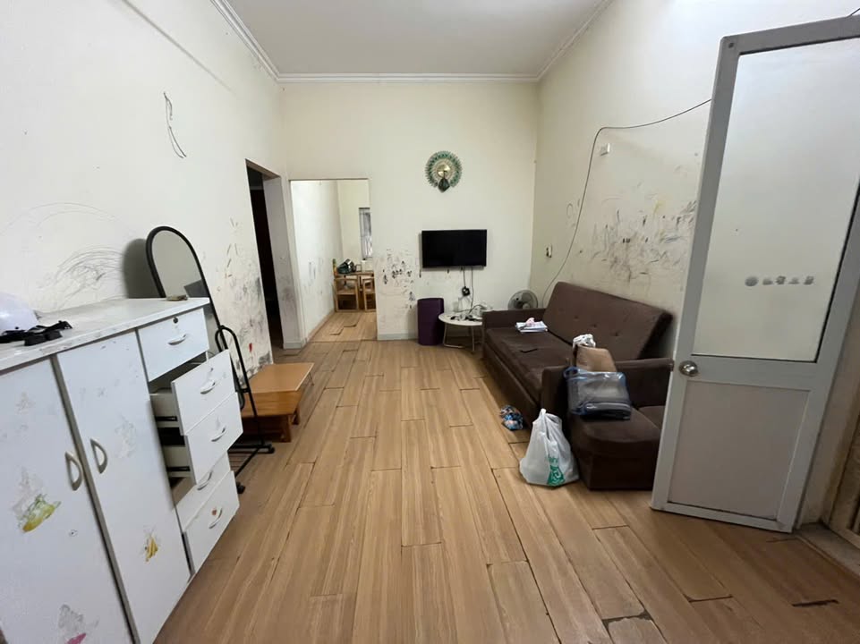 Căn hộ tập thể 296 Lĩnh Nam 80m² giá 6 triệu - Vào ở ngay với đầy đủ nội thất!