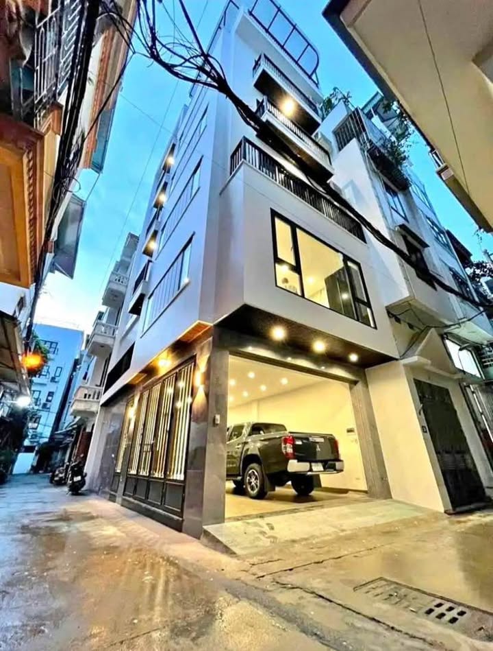 Nhà 6 Tầng Thang Máy Ô Tô Tránh Hoàng Quốc Việt 55m² giá 5.5 tỷ - Kinh doanh đỉnh cao!