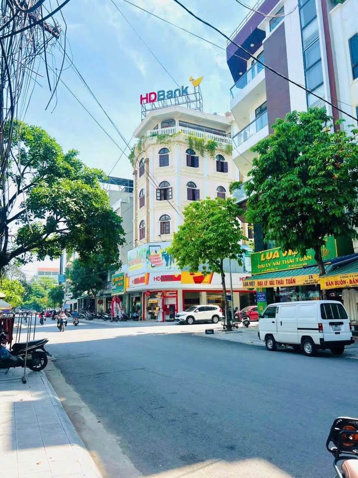 FrontHouse Đường Đào Duy Từ, Thanh Hóa 90m² giá 14 tỷ - Nhà đẹp, sẵn sàng kinh doanh!