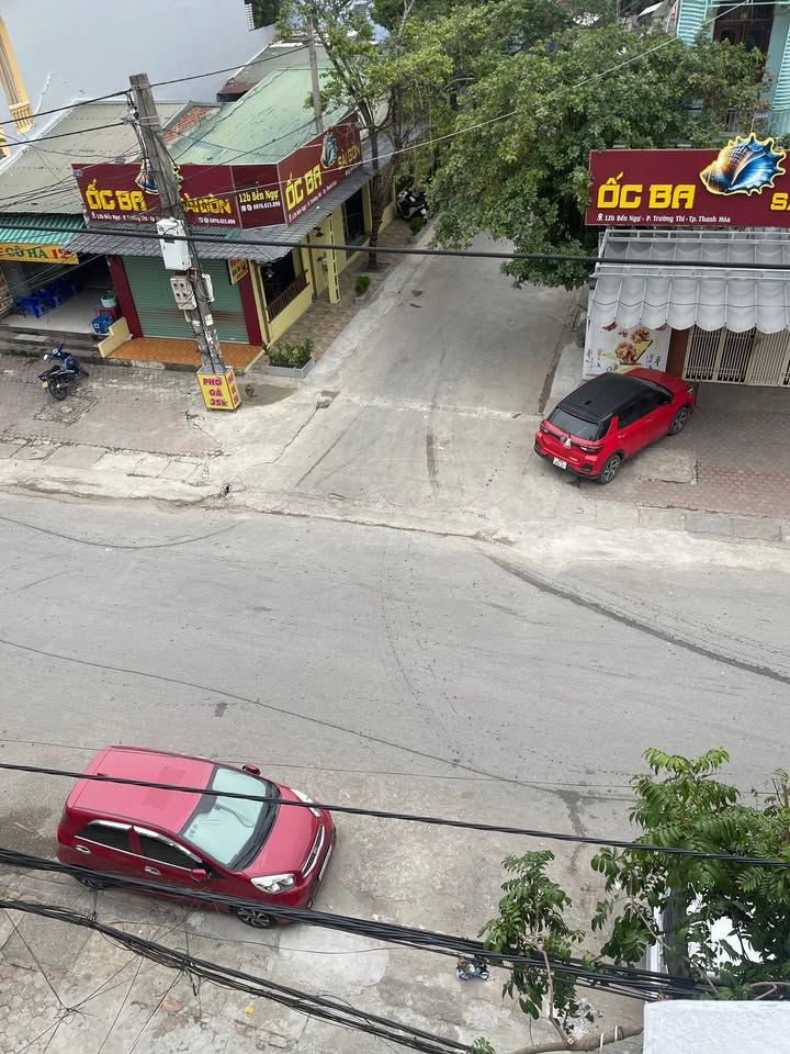 Nhà 3 tầng mặt đường Bến Ngự, phường Trường Thi, 70m² giá 6 tỷ - Kinh doanh thuận lợi!