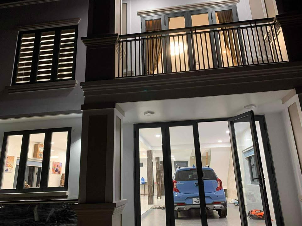 Nhà 3 tầng Tân Thạnh, Tam Kỳ 200m² giá 2 tỷ - Sẵn sàng vào ở!