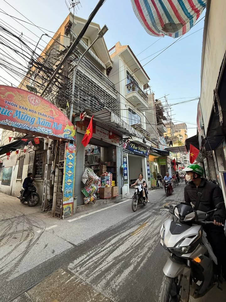 Nhà 3 tầng phường La Phù, Hoài Đức 142m² giá 11 tỷ - Sổ đỏ chính chủ, ô tô vào tận nơi!