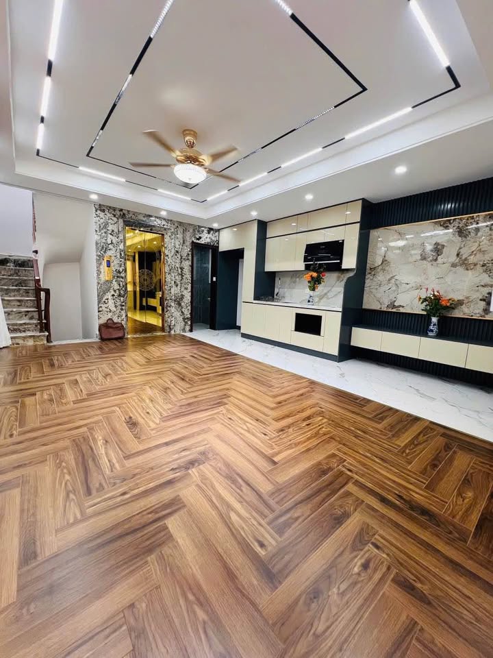 Nhà 6 tầng Cổ Nhuế 33m² giá thỏa thuận - Tiện ích xung quanh đa dạng!