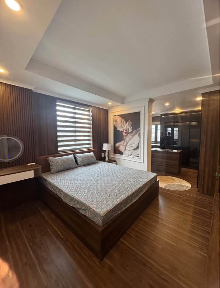 Nhà 6 tầng thang máy Trịnh Công Sơn 40m² giá 10 tỷ - Gần Hồ Tây trong lành!