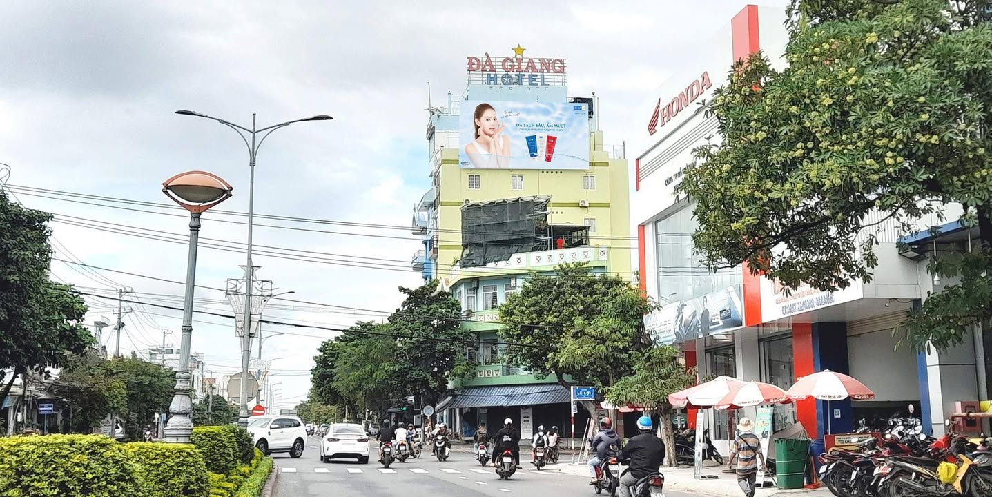 Bán nhà mặt tiền đường Nguyễn Tất Thành, Sông Cầu, 168m² - Vị trí kinh doanh đắc địa!