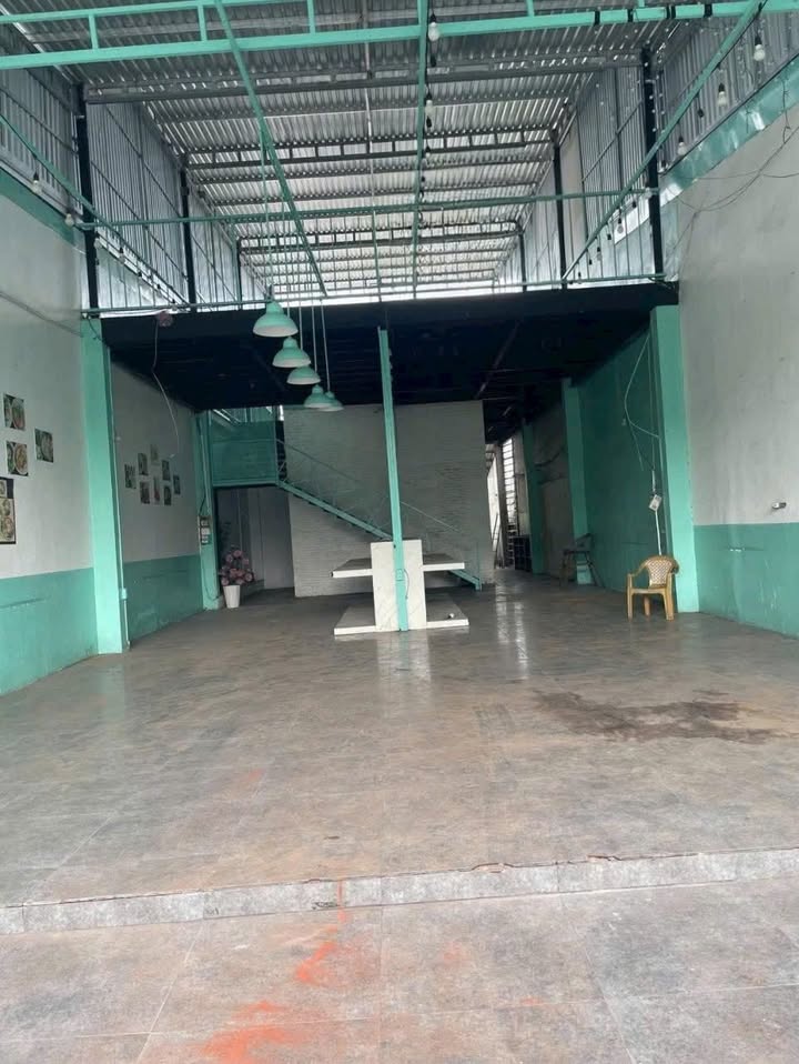 Mặt bằng kinh doanh cho thuê tại mặt tiền Lê Văn Việt, quận Thủ Đức - Diện tích 196m², vị trí đắc địa!