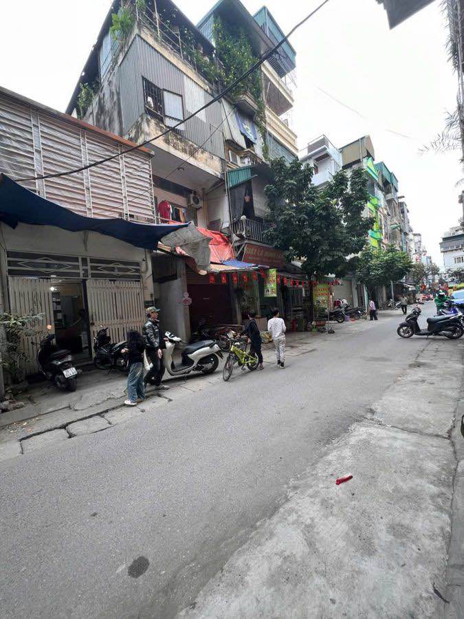 Đất Tân Mai 37m² giá 6.7 tỷ - Kinh doanh sầm uất, ô tô tải tránh!