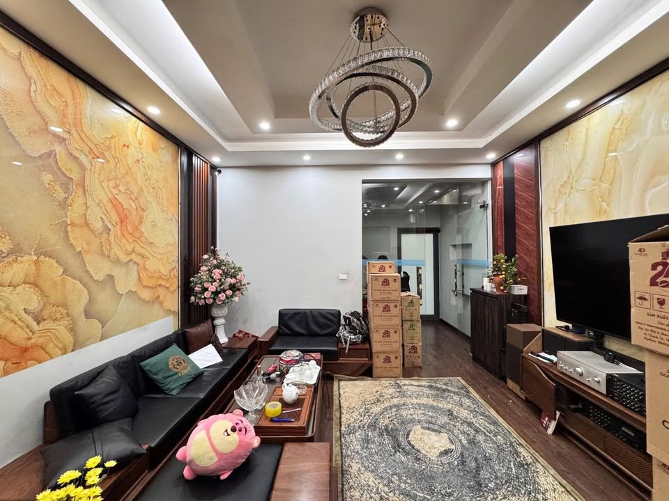 Bán nhà Đống Đa 63m² giá thỏa thuận - Nhà đẹp, ô tô đỗ gần!