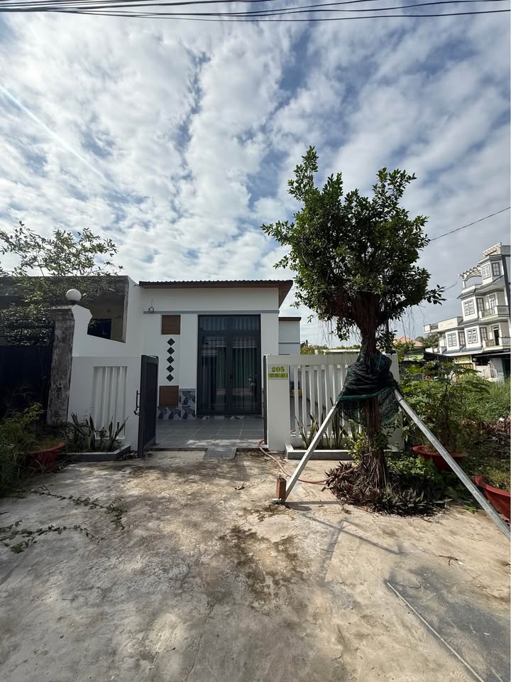 Nhà phố Cao Lãnh 114m² giá 1.65 tỷ - Thiết kế hiện đại và sang trọng!