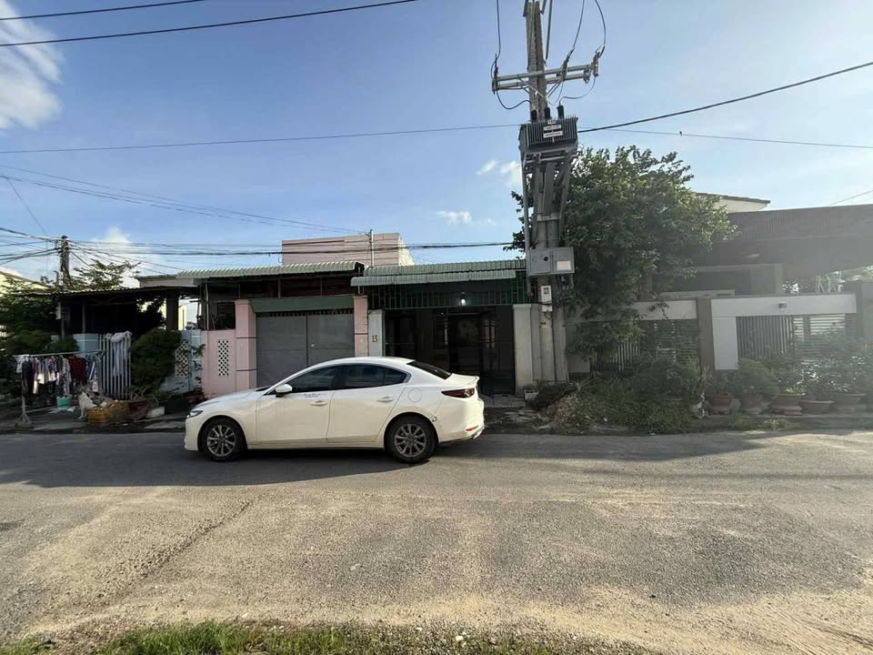 Nhà cho thuê Hẻm 53 Phạm Hùng, Long Hoa 2PN giá 3.2 triệu - Tiện nghi đầy đủ!