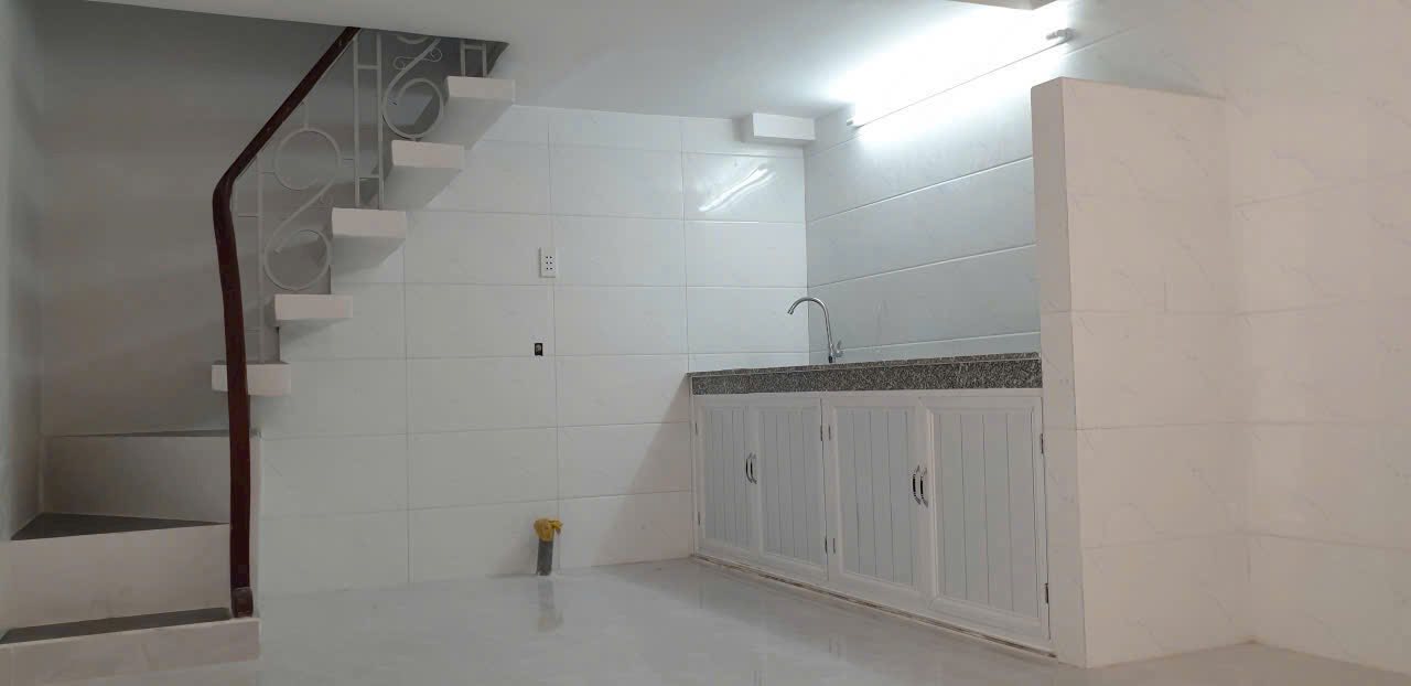 Nhà cho thuê Hòa Hưng, Q.10, 32m² - Giá 11 triệu/tháng, sẵn sàng vào ở!