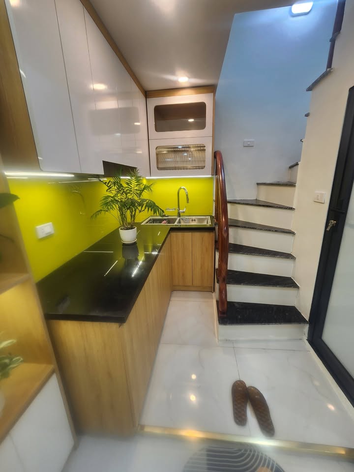 Nhà Đống Đa 30m² giá 8 tỷ - Kinh doanh sầm uất, ngõ thông 3 gác!