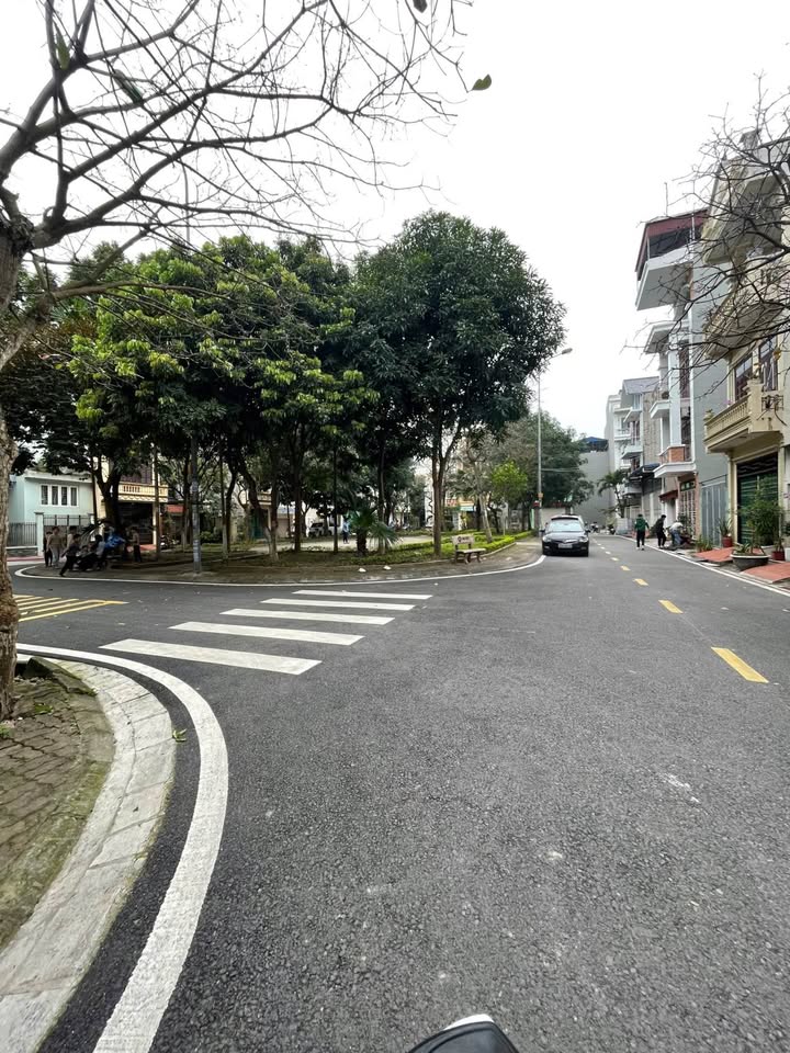 Đất mặt đường Hòa Vượng, Nam Định 81m² giá 4 tỷ - Vị trí đẹp, lô góc hiếm có!