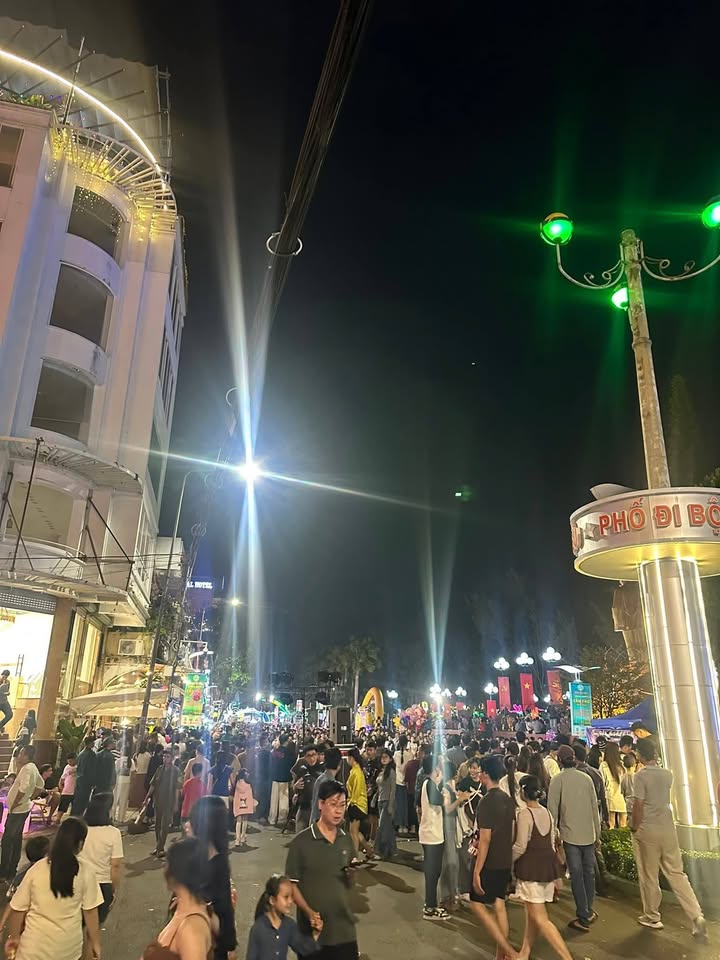 Nhà 1 trệt 2 lầu hẻm 40 Tân Trào, Ninh Kiều 27m² giá 1.89 tỷ - Cơ hội hiếm có!