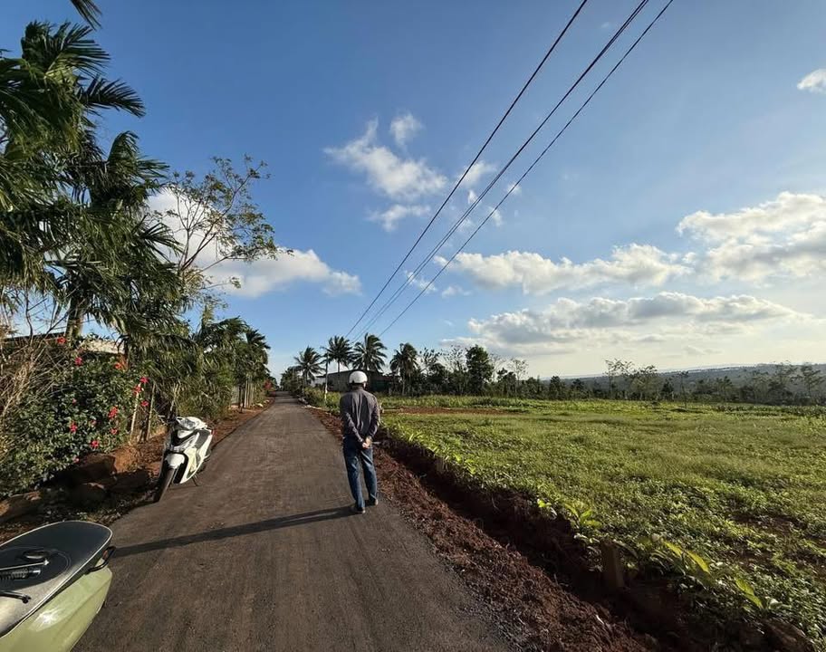 Đất thổ cư Ea Drông 200m² giá 380 triệu - Mặt tiền đường nhựa thuận lợi!