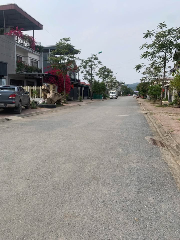 Bán đất đẹp Khu Tái Định Cư Vạn Hoà Lào Cai 138m² giá 2.28 tỷ - Tiềm năng đầu tư mạnh mẽ!