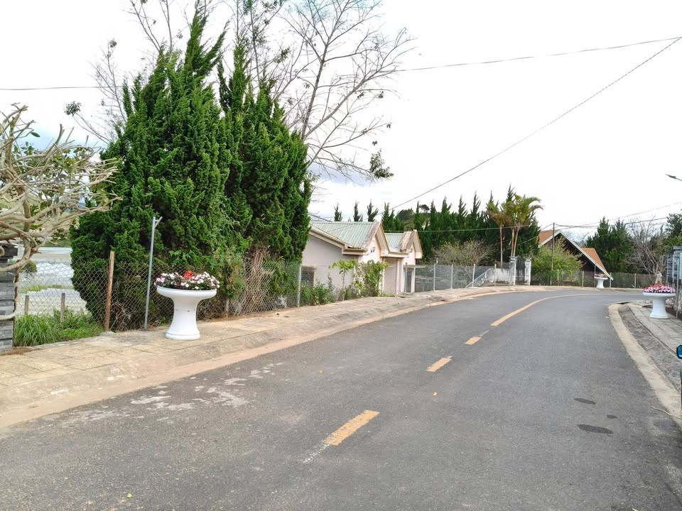 Bán đất đường Phạm Hùng, phường Lang Biang, Đà Lạt 2215m² giá 27 tỷ - Đầu tư lý tưởng cho nghỉ dưỡng