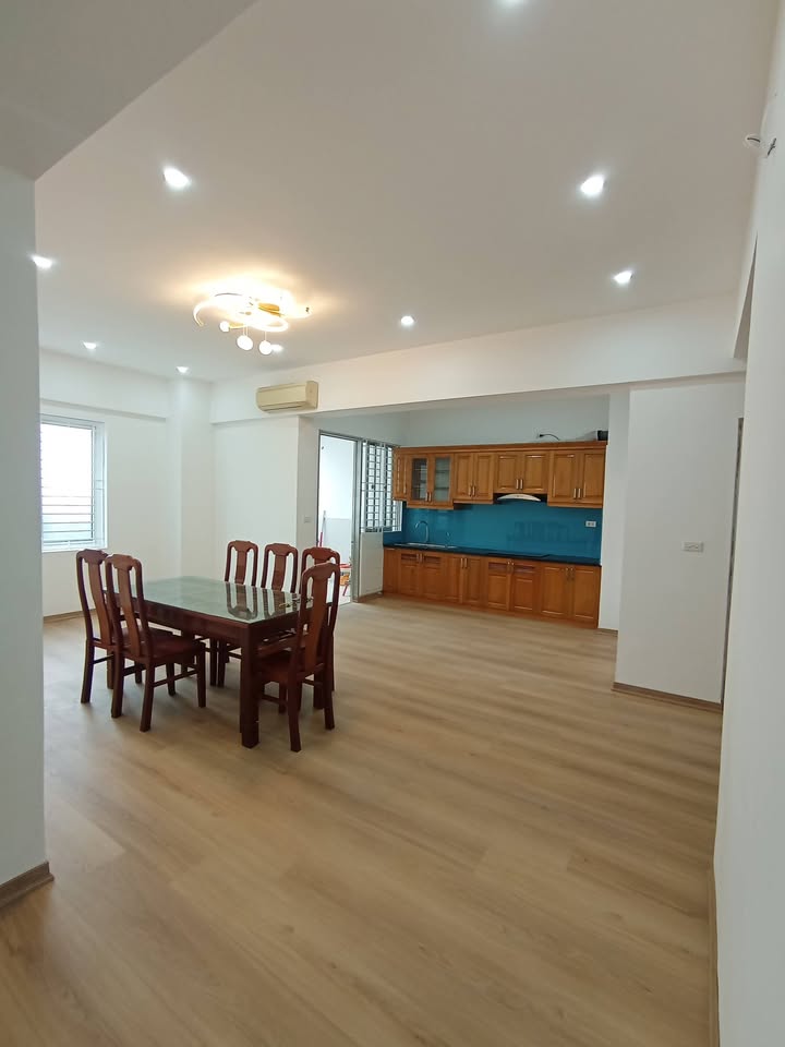 Căn hộ CT9 KDT Việt Hưng 99m² giá 5.99 tỷ - Thiết kế hiện đại, sẵn sàng vào ở!