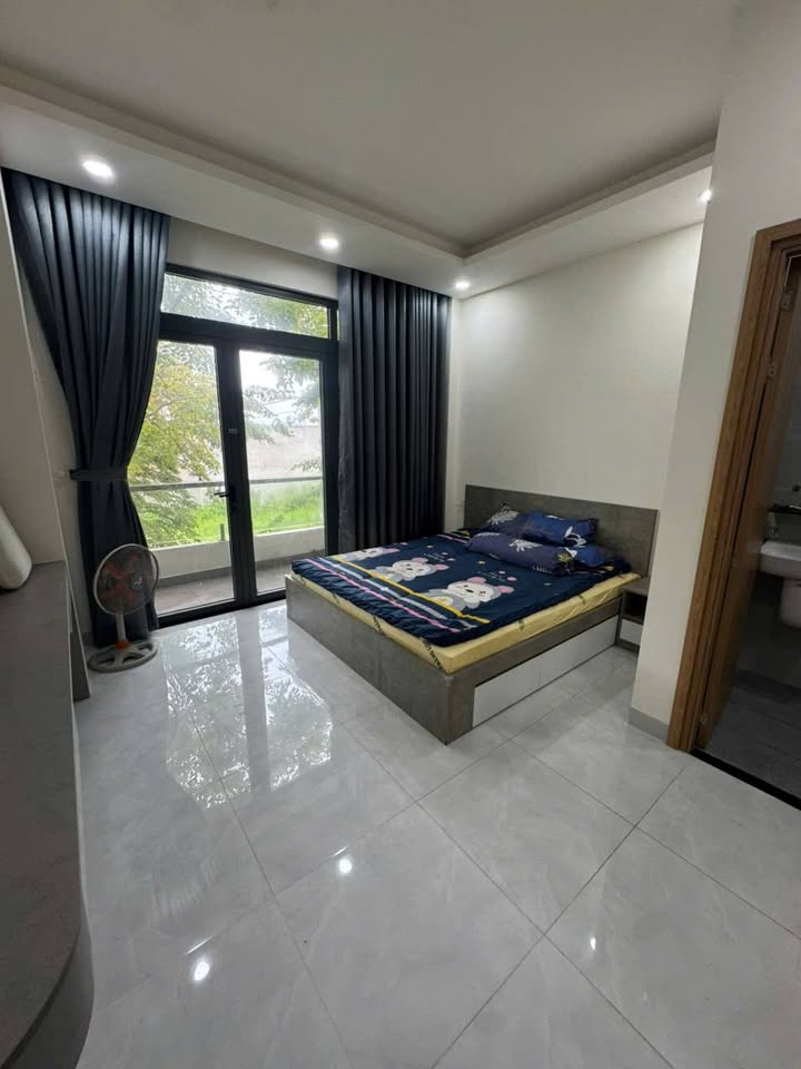 Nhà nguyên căn Long Phước Thủ Đức 120m² giá 10 triệu - Dọn vào ở ngay!