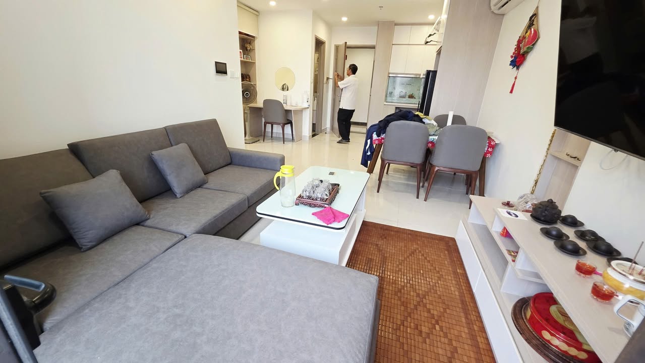 Căn hộ Vinhomes Grand Park Quận 9 47m² giá 7 triệu - Đầy đủ nội thất, view hồ bơi!