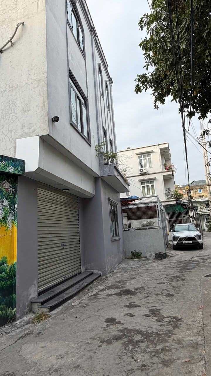 Nhà 3 tầng tại Cẩm Thủy 61.2m² giá 2 tỷ - Ô tô đỗ cửa, tiện nghi đầy đủ!