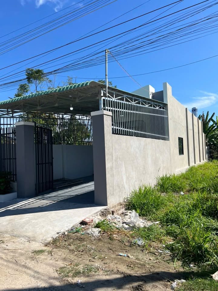 Nhà bán 28 Ngô Quyền, Long Hoa, 142m² giá 1.29 tỷ - Hướng Tây, thổ cư