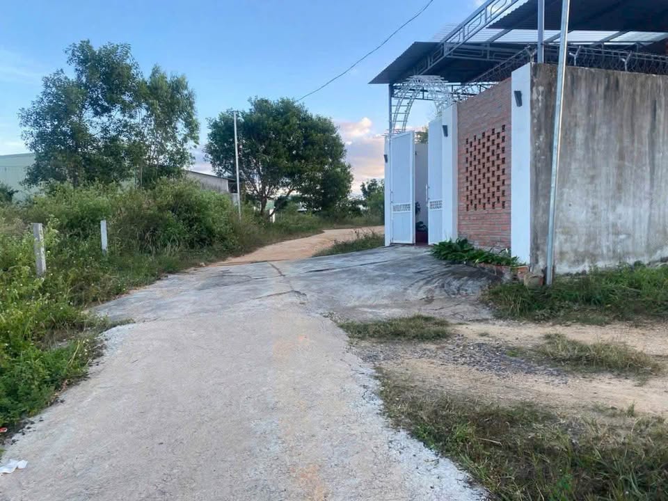 Đất thổ cư Đăk Cấm, Kon Tum 169m² giá thương lượng - Đường bê tông, gần khu dân cư!