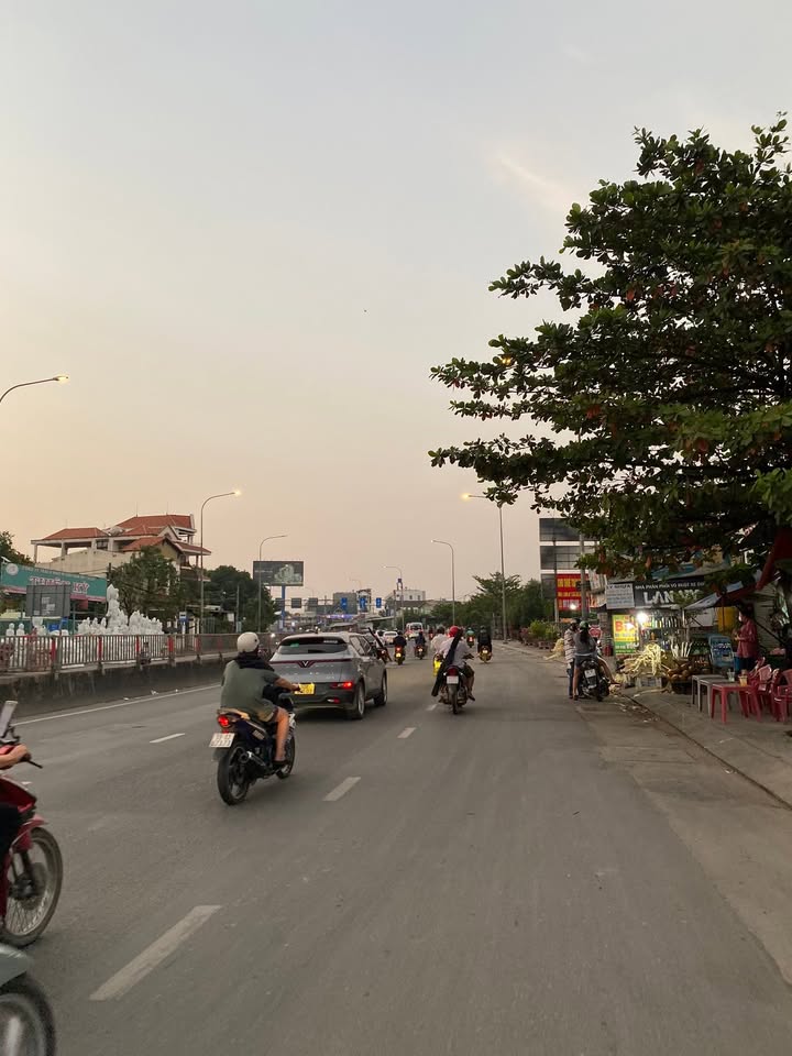 Bán lô đất 100m² ngay Quốc Lộ 13, Thủ Đức - Giá chỉ 5 tỷ!