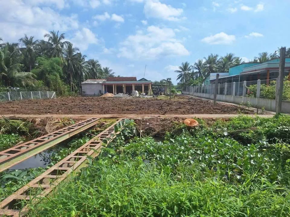 Đất lô góc 2 mặt tiền tại An Thạnh Thủy 320m² giá 580 triệu - Cơ hội đầu tư tuyệt vời!