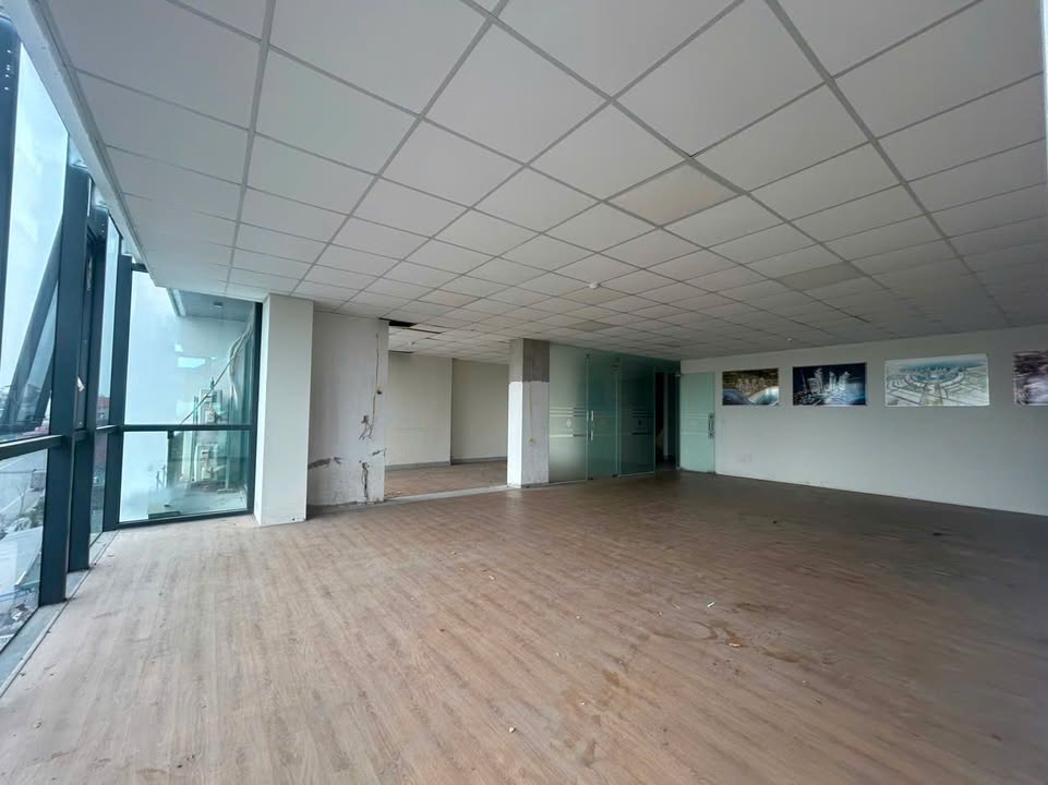 Cho thuê văn phòng tại Trường Thi, Vinh 110m² giá 12 triệu - Kết cấu thông suốt, đậu xe thoải mái!