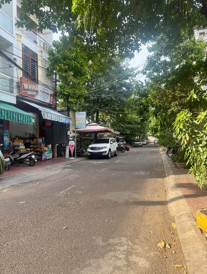 Nhà Mặt Tiền Thi Sách, Quy Nhơn 70m² giá 4.3 tỷ - Gần Biển và Tiện Ích Đầy Đủ!